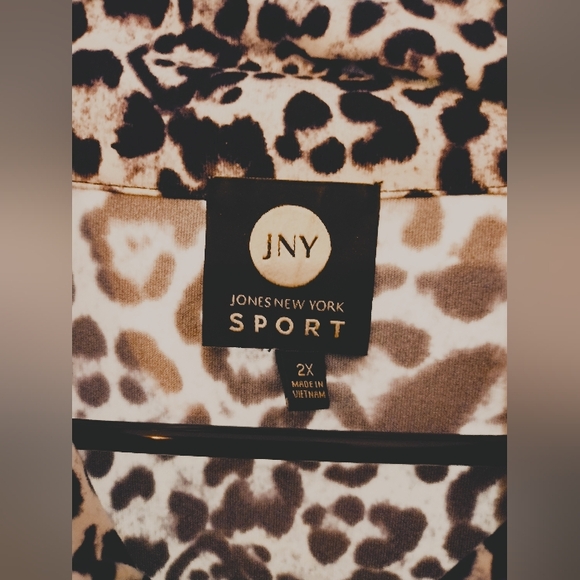 Jones New York leopard print Zip-up Sports Jacket 2X. Black accent sides - Picture 4 of 8